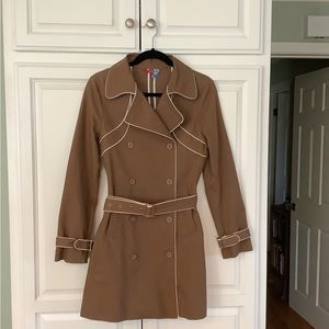 Beiza trench coat